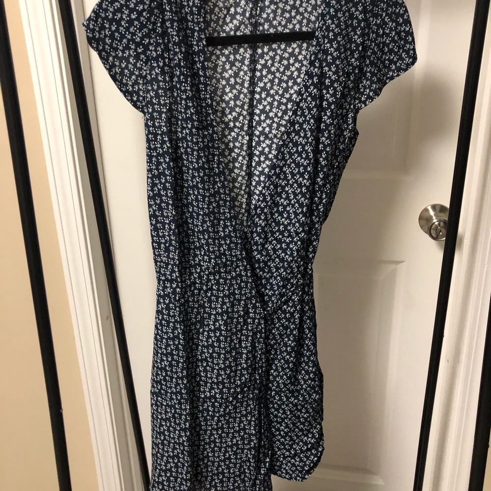 FLOWY DRESS